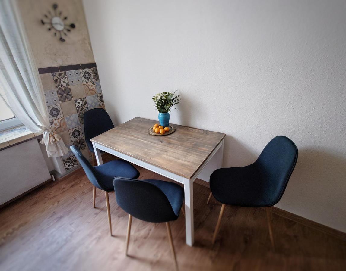 Flat In Neo Country Style Aus Gruenderzeit Bis 6 Person Appartement Leipzig Buitenkant foto