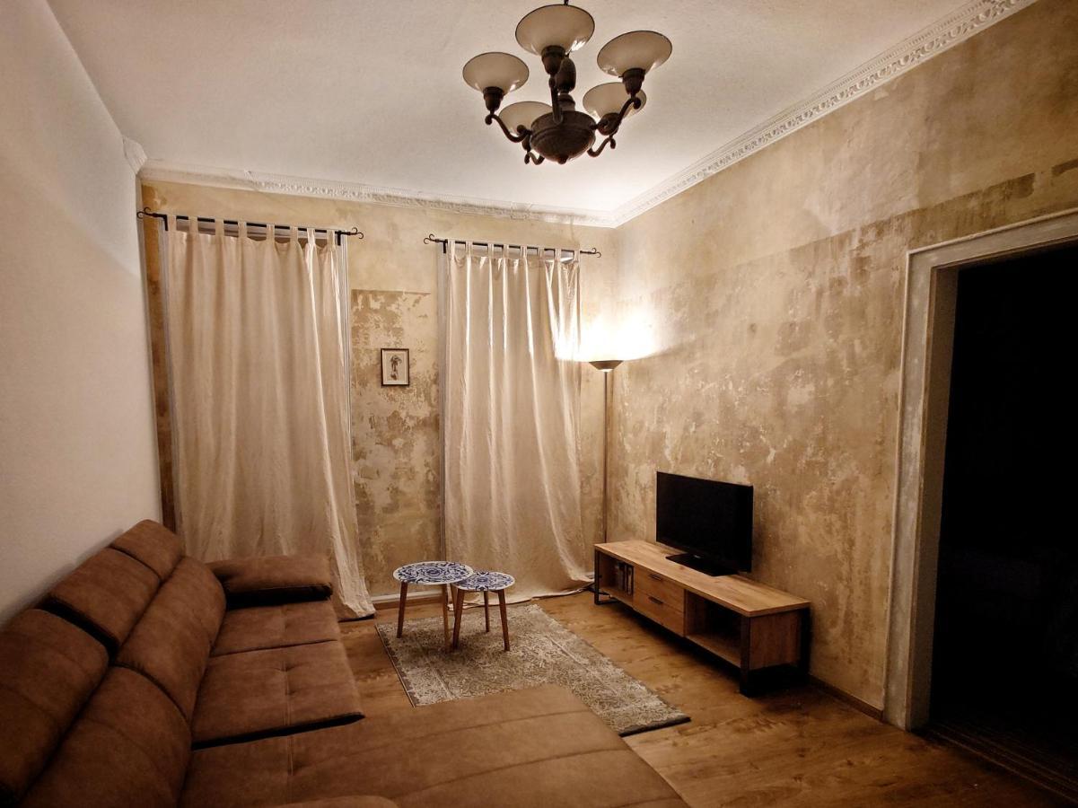Flat In Neo Country Style Aus Gruenderzeit Bis 6 Person Appartement Leipzig Buitenkant foto