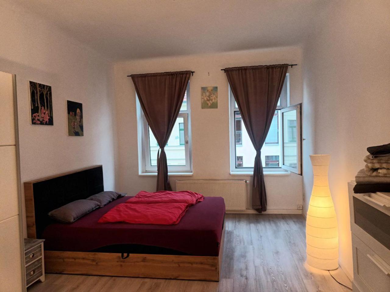 Flat In Neo Country Style Aus Gruenderzeit Bis 6 Person Appartement Leipzig Buitenkant foto