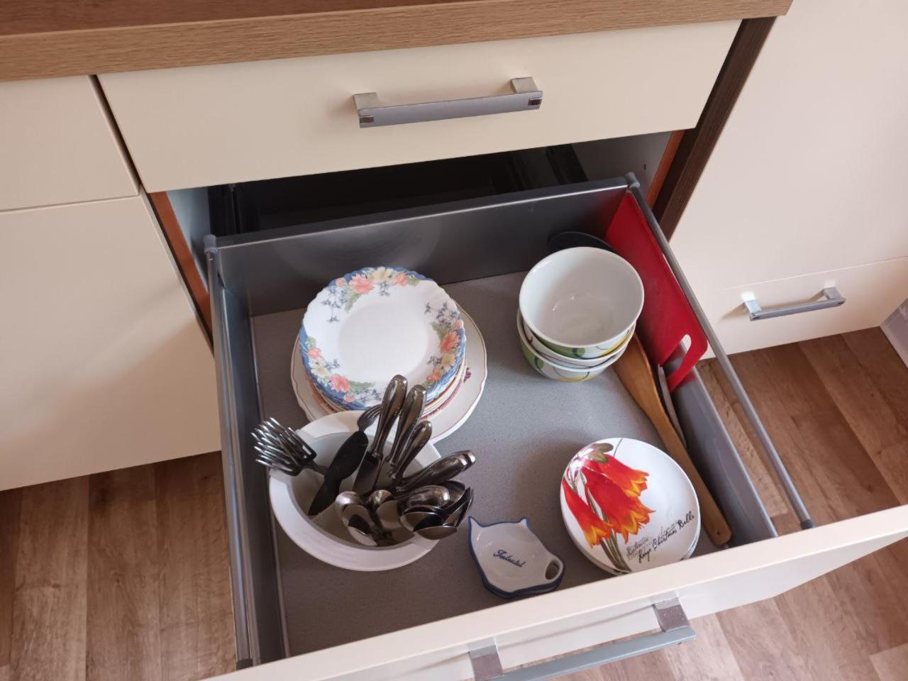Flat In Neo Country Style Aus Gruenderzeit Bis 6 Person Appartement Leipzig Buitenkant foto